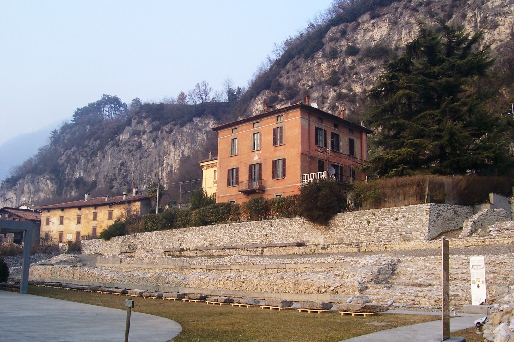 Romani in Valle Camonica escursini brescia - sentieri bresciani teatro romano