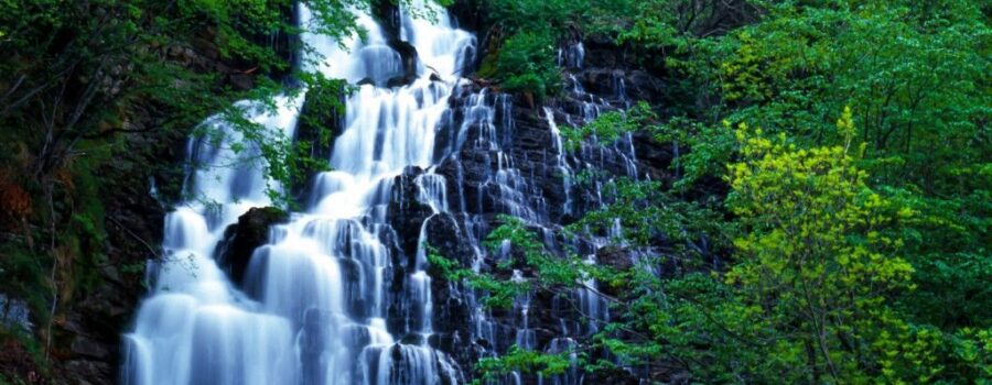 Cascata dell'acqua bianca