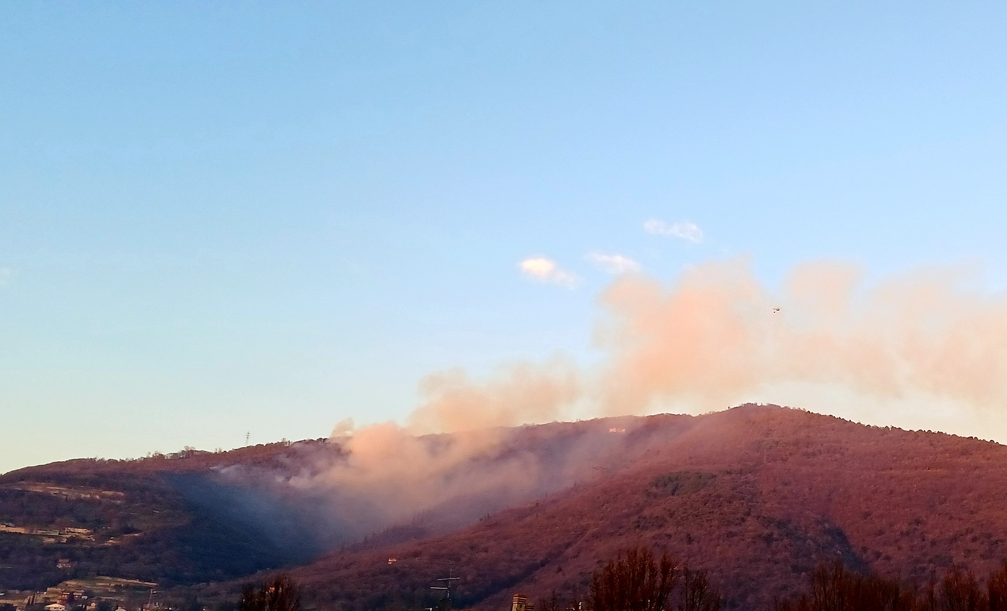 Monte Maddalena Brescia in fiamme - Tutte le foto.